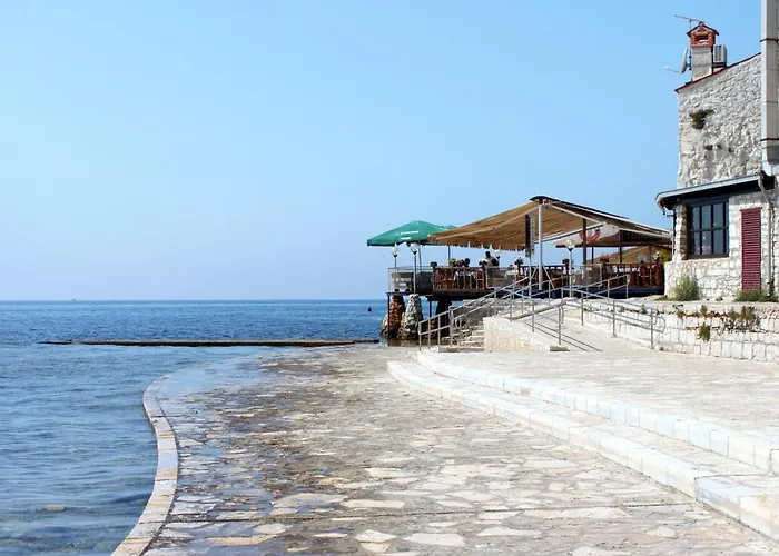 With A Parking Space - 7147