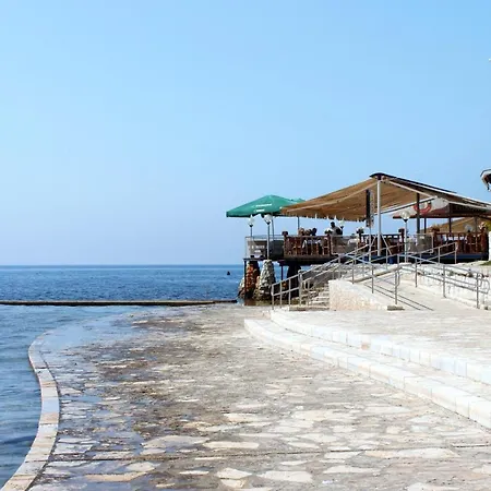 With A Parking Space - 7147