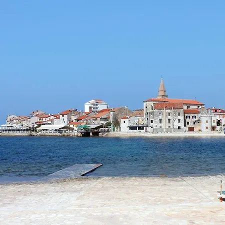 With A Parking Space - 7147