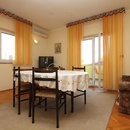 With A Parking Space - 7147