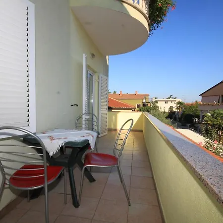 With A Parking Space - 7147